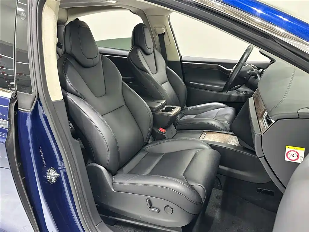 Tesla Model X 2018 — фото 11