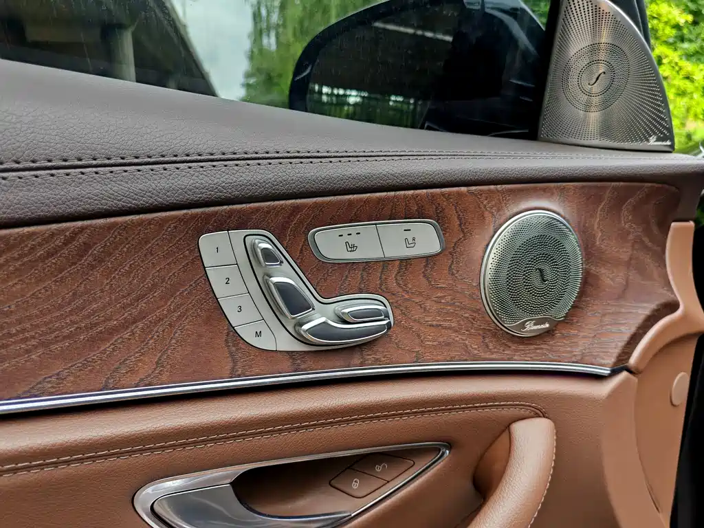 Mercedes-Benz E-Class 2021 — фото 15