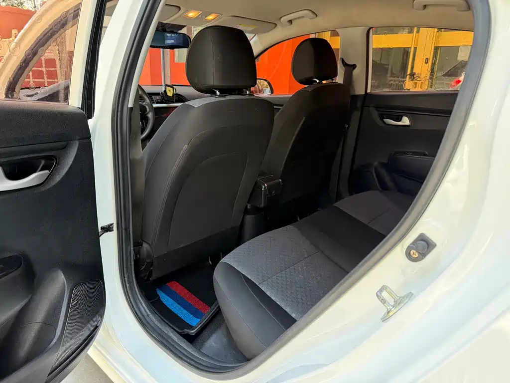 Kia K2 2017 — фото 9