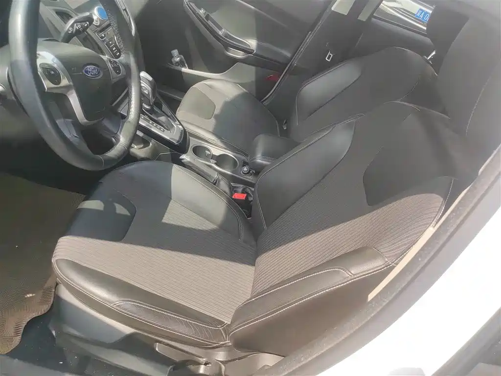Ford Focus 2014 — фото 15