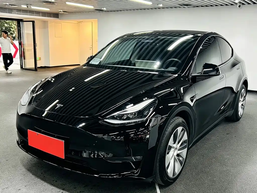 Tesla Model Y 2023 — фото 1
