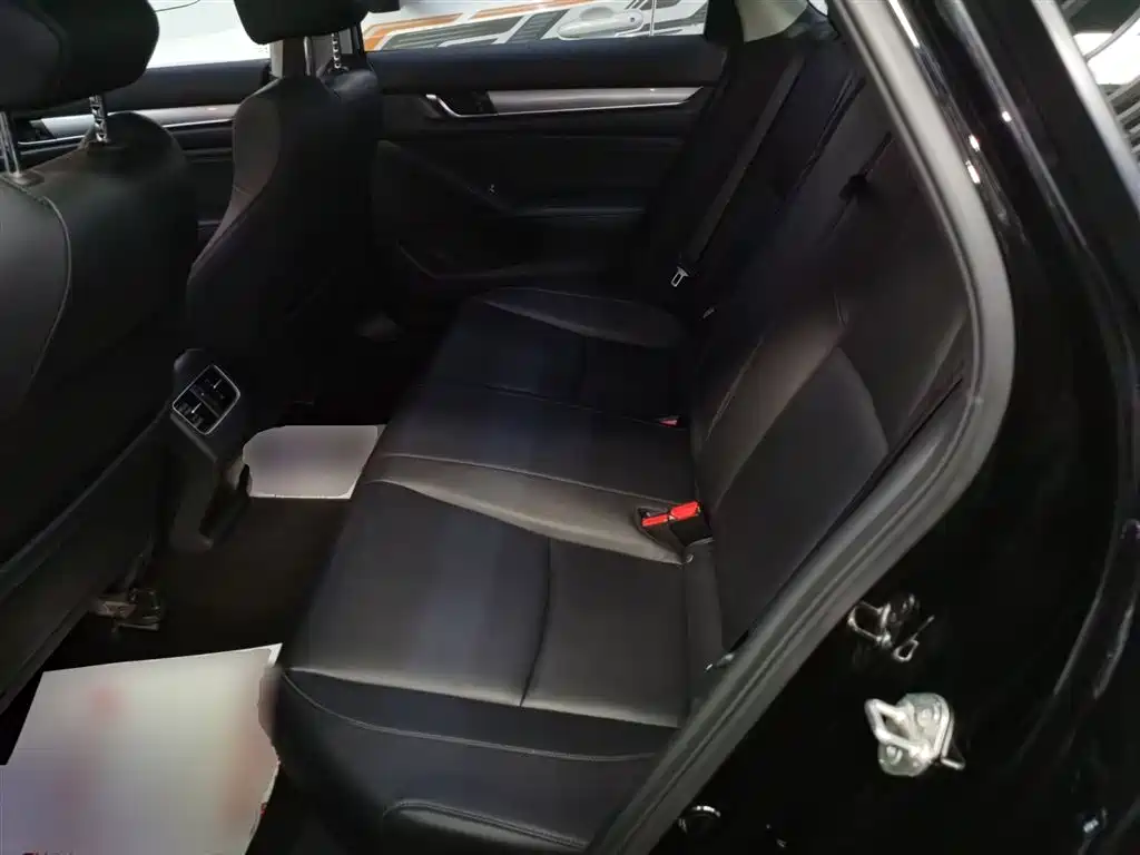 Honda Accord 2020 — фото 17