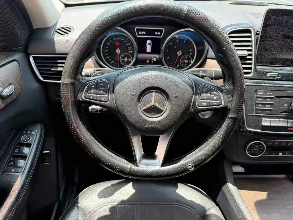 Mercedes-Benz GLE 2017 — фото 8