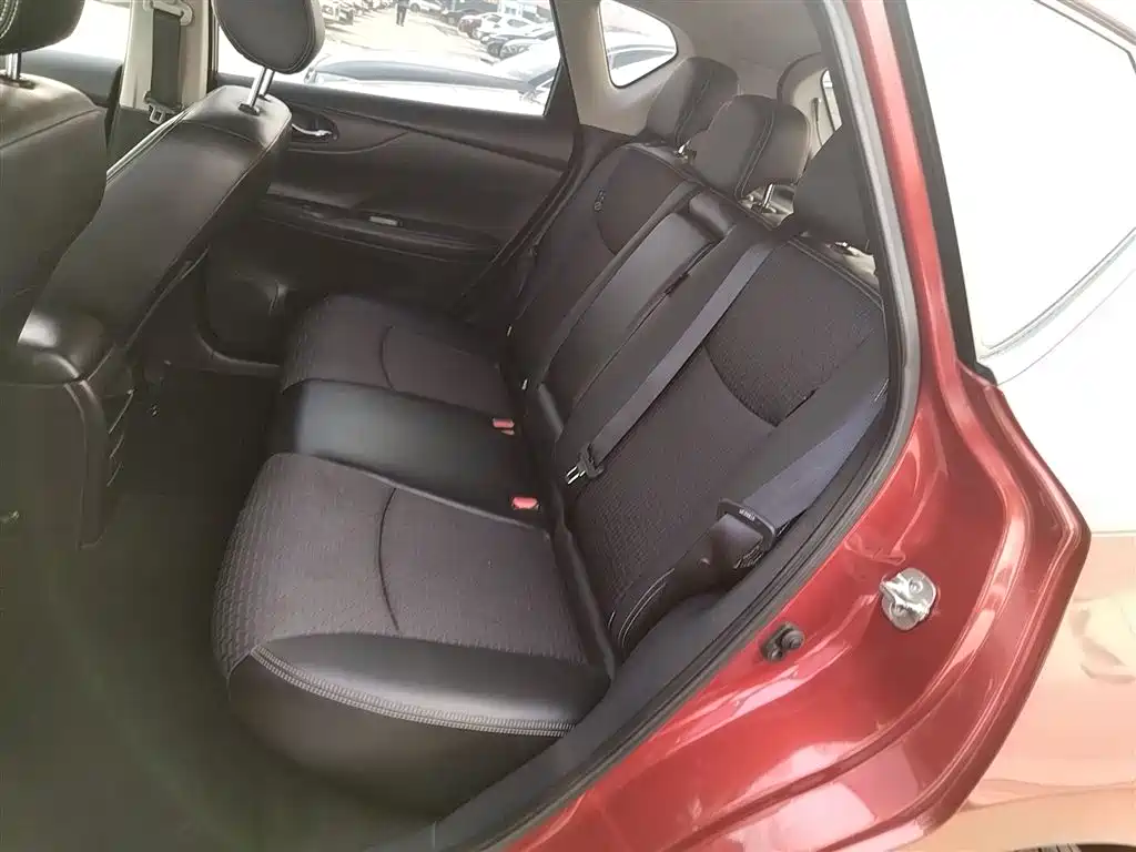 Nissan Tiida 2017 — фото 14