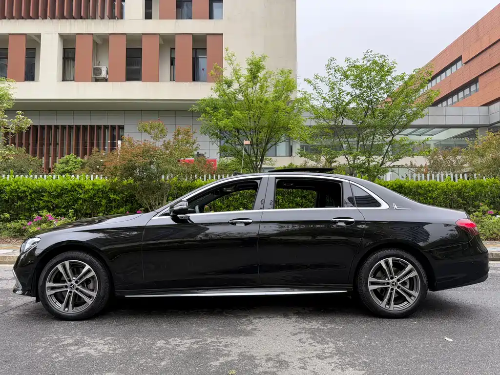 Mercedes-Benz E-Class 2023 — фото 7
