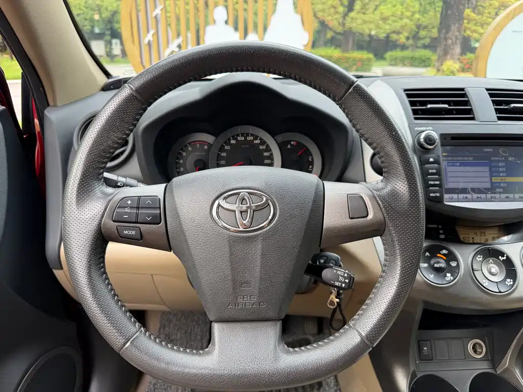 Toyota RAV4 2013 — фото 14