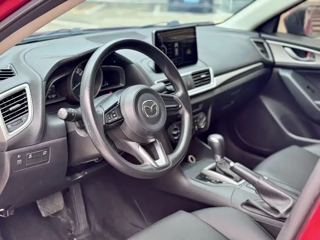 Mazda 3 Axela 2018 — фото 6