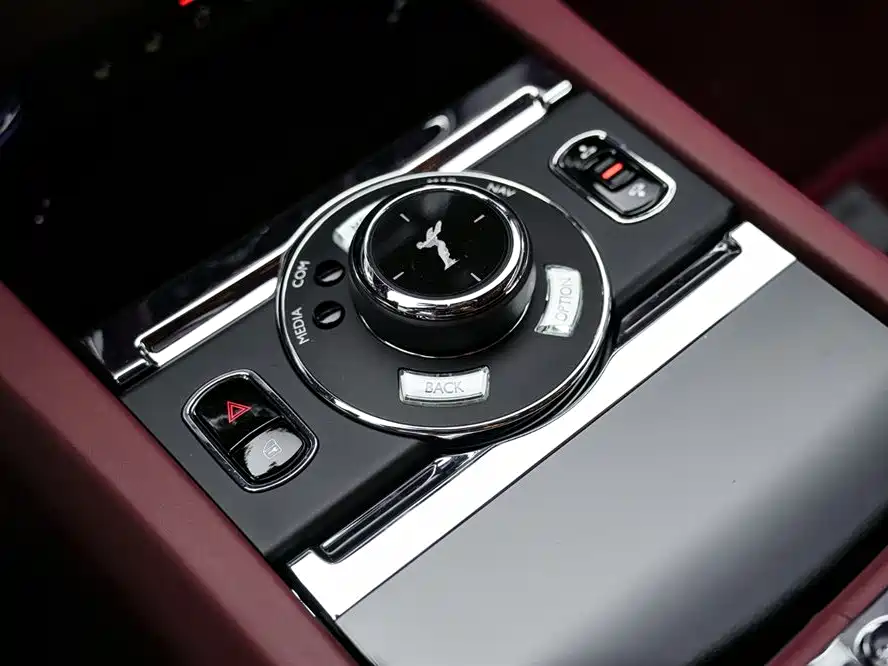 Rolls-Royce Wraith 2018 — фото 19