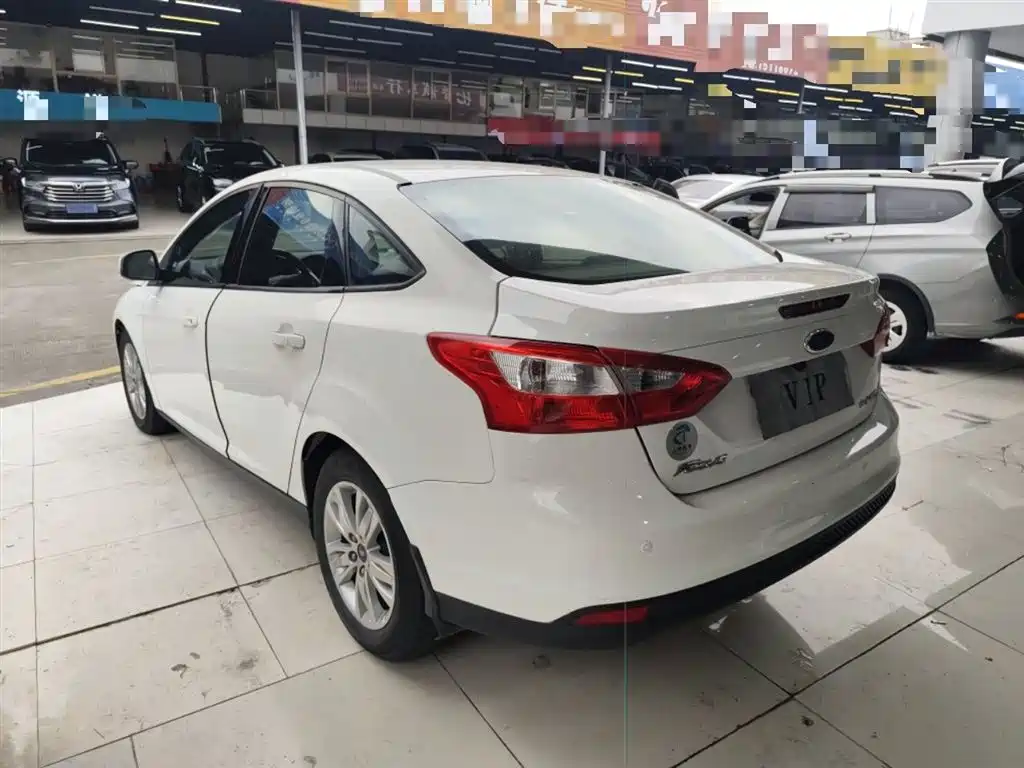 Ford Focus 2015 — фото 23