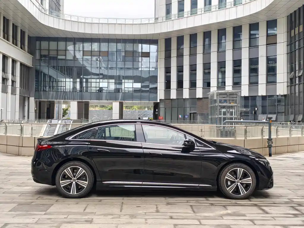 Mercedes-Benz EQE 2025