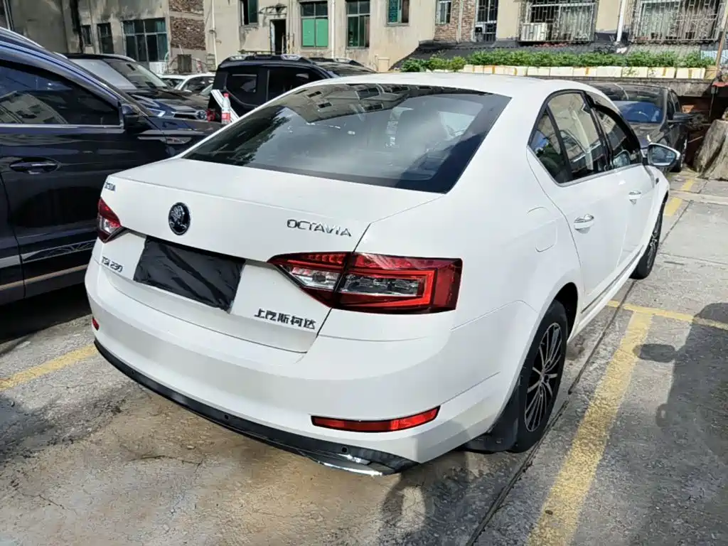 Skoda Octavia 2017 — фото 7