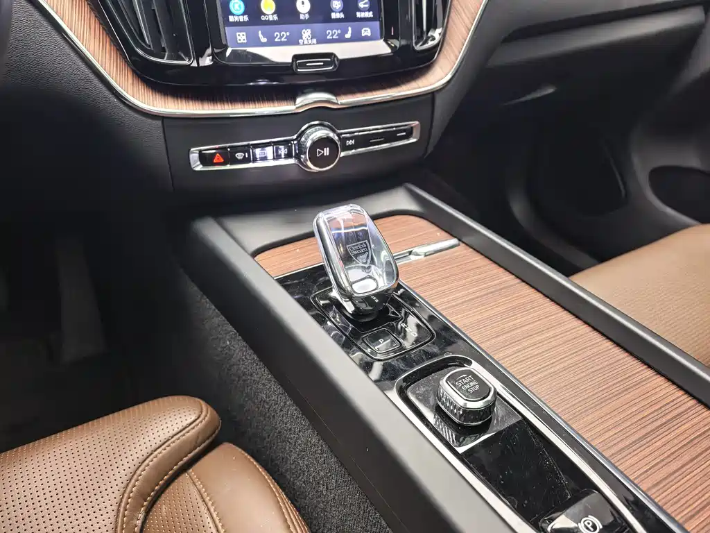 Volvo XC60 PHEV 2024 — фото 15