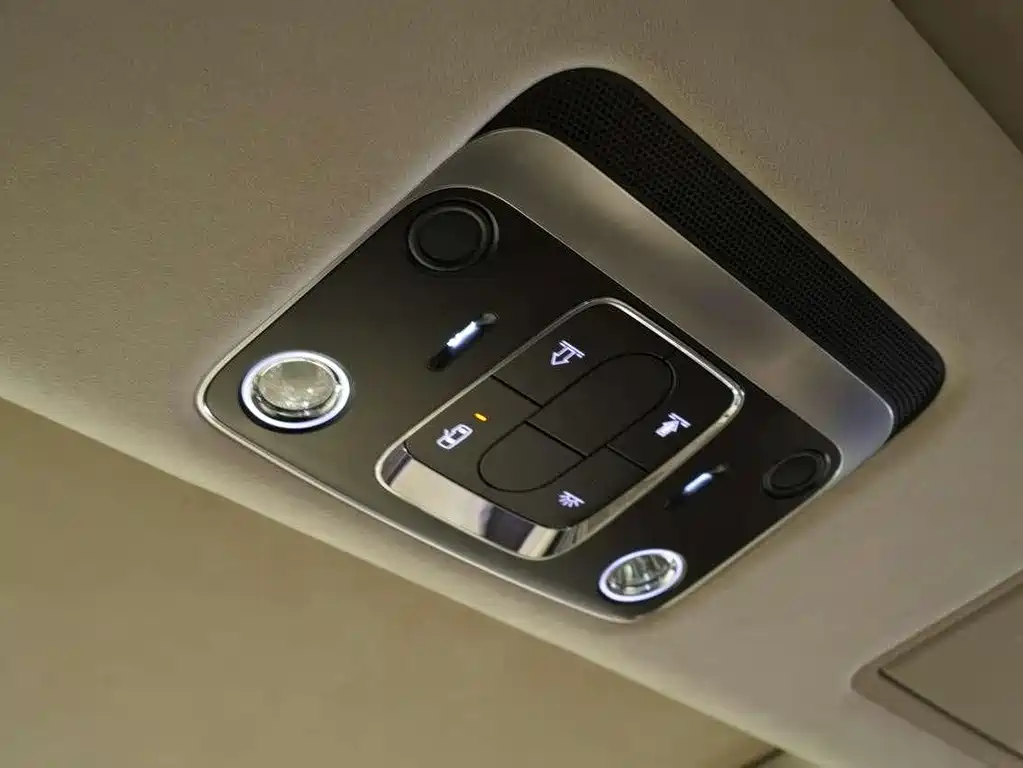 Bentley Flying Spur 2024 — фото 15