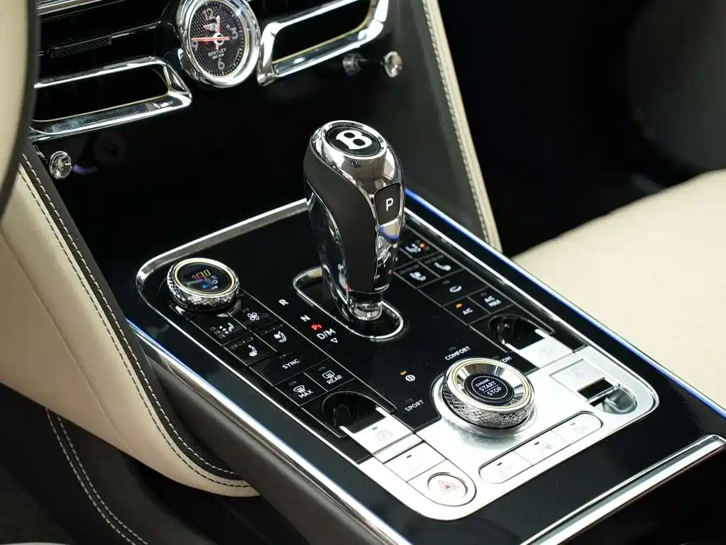 Bentley Flying Spur 2024 — фото 26