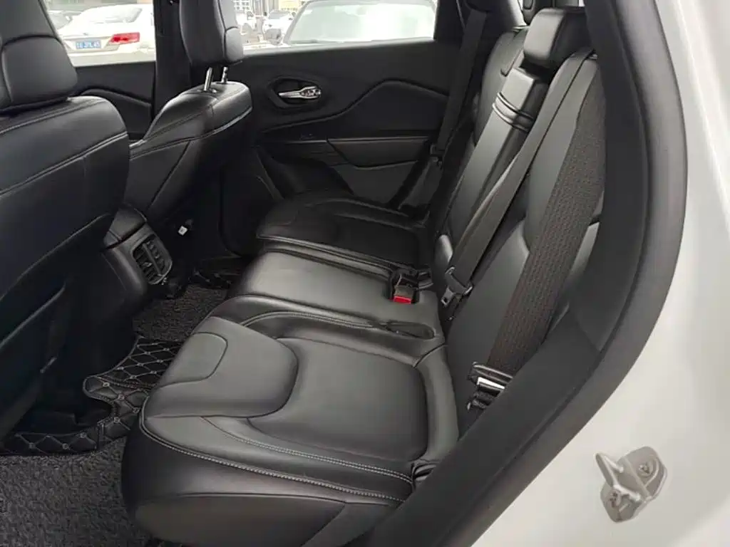 Jeep Cherokee 2016 — фото 17