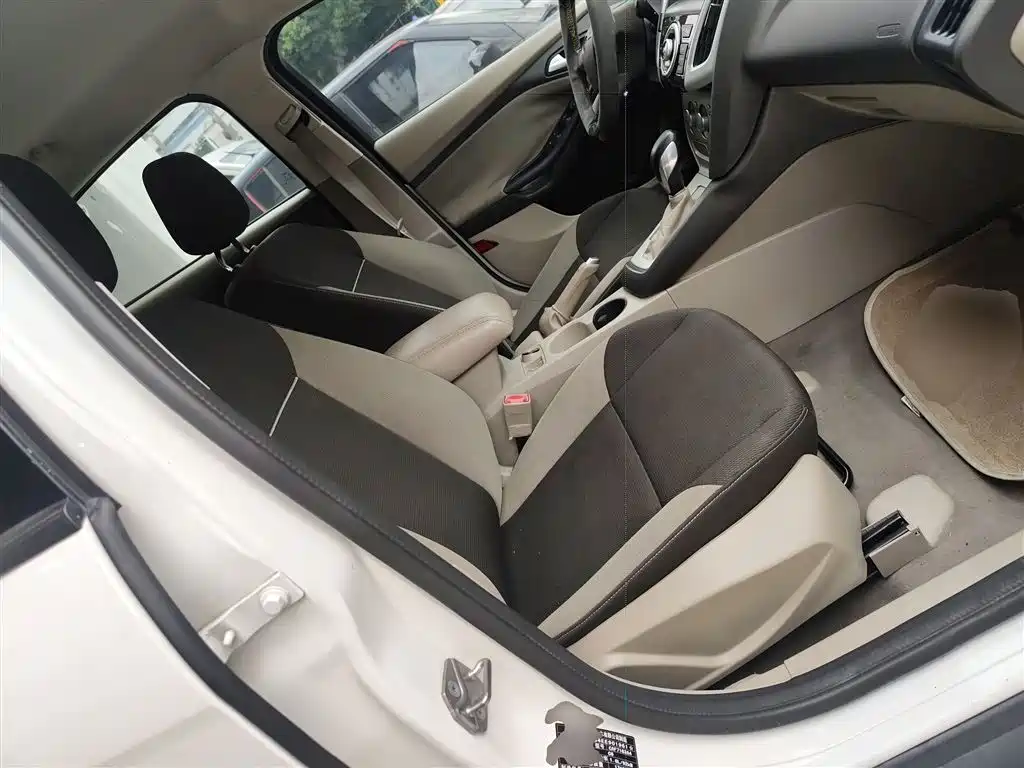 Ford Focus 2015 — фото 20