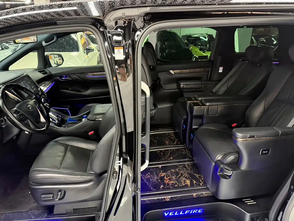 Toyota Vellfire 2021 — фото 10