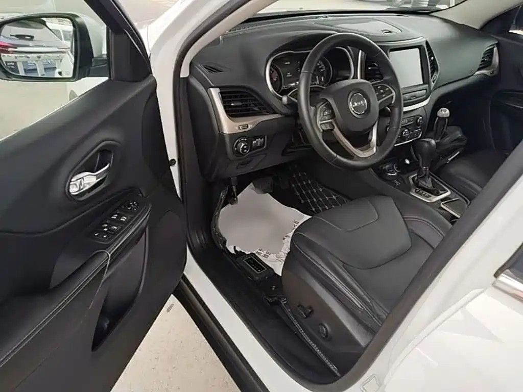 Jeep Cherokee 2016 — фото 16