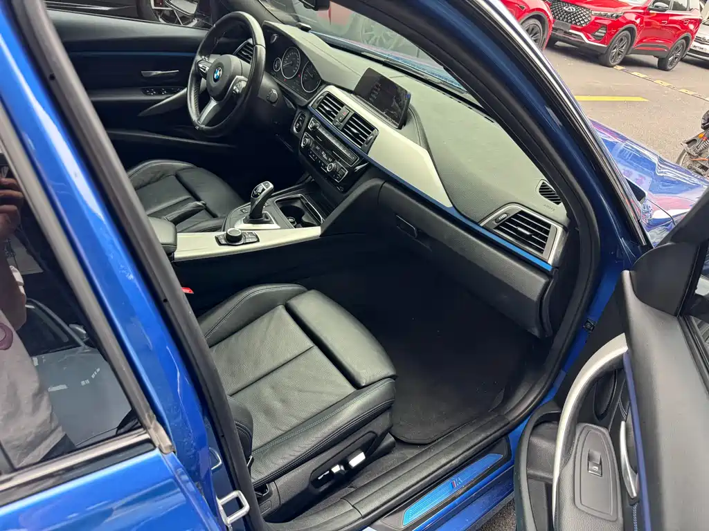 BMW 3 Series 2018 — фото 17