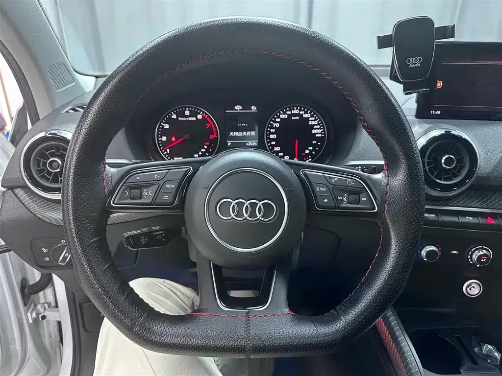 Audi Q2L 2023 — фото 13