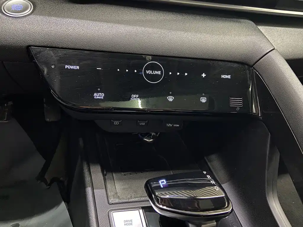 Hyundai Elantra 2023 — фото 24
