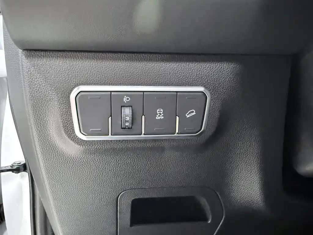 Haval M6 2023 — фото 19