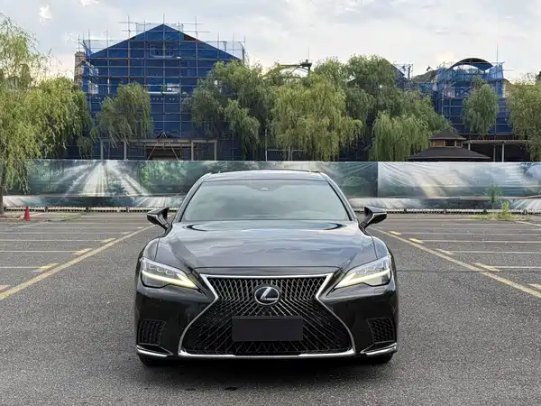Lexus LS 2022
