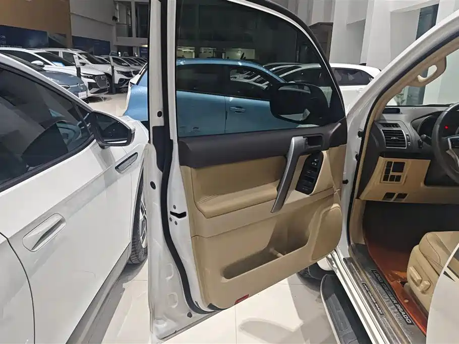 Toyota Prado 2015 — фото 7