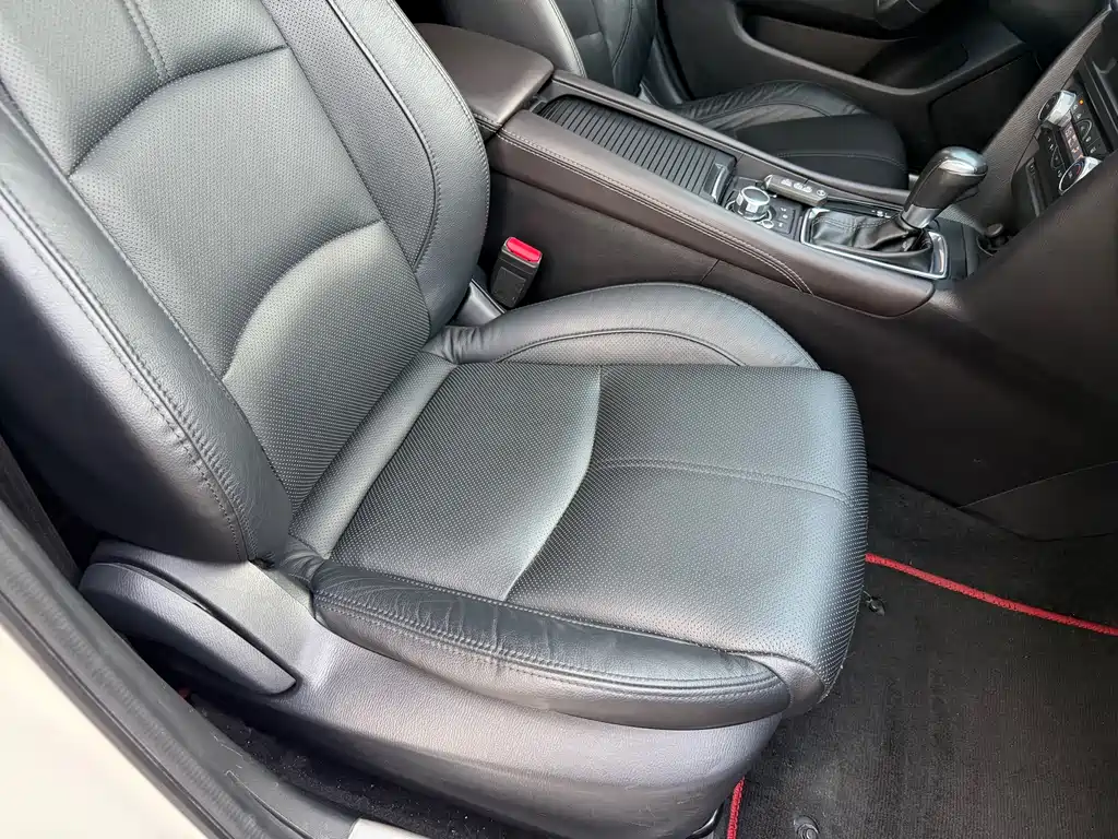 Mazda 3 Axela 2018 — фото 15