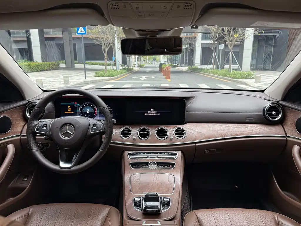 Mercedes-Benz E-Class 2017 — фото 16