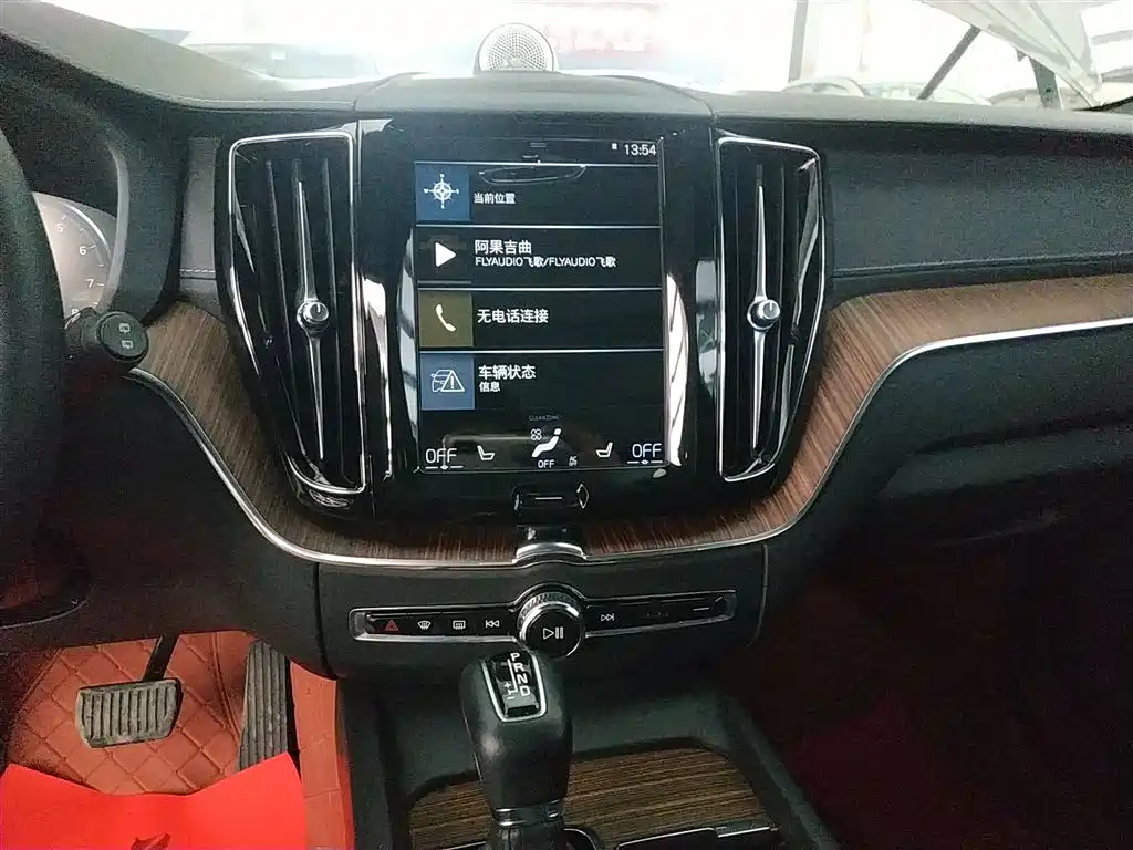 Volvo XC60 2021 — фото 13