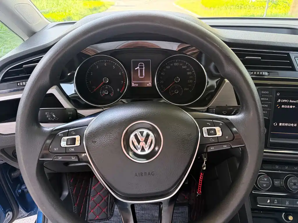 Volkswagen Touran 2018 — фото 17
