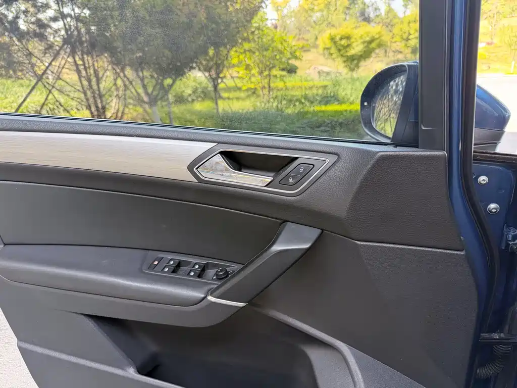 Volkswagen Touran 2018 — фото 20