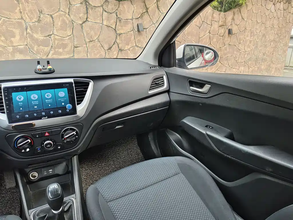 Hyundai Verna 2017 — фото 14