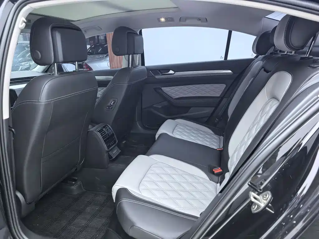 Volkswagen Magotan 2025