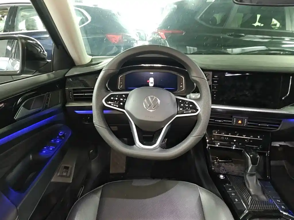 Volkswagen Passat 2023 — фото 11