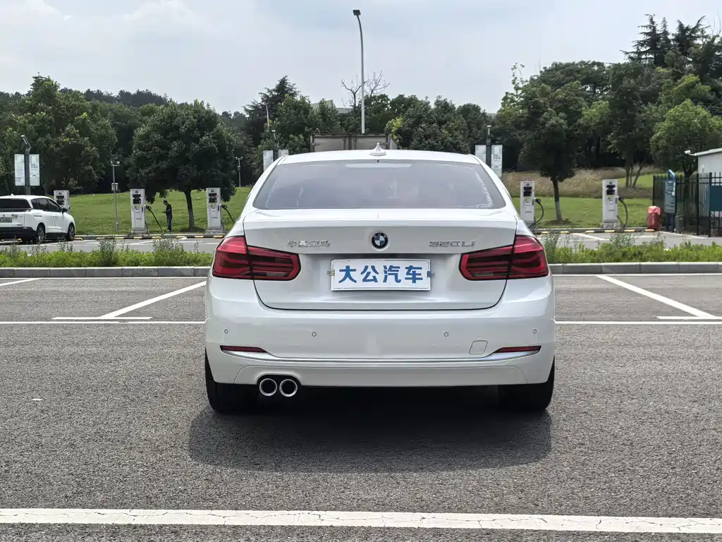 BMW 3 Series 2018 — фото 14