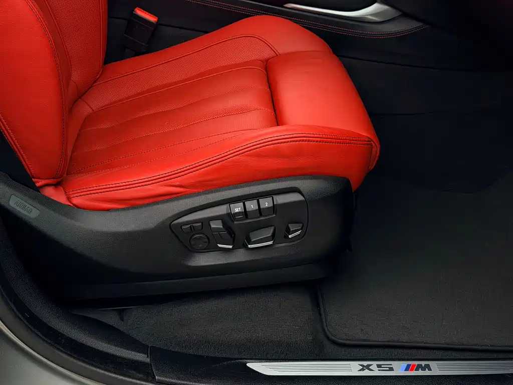 BMW X5 M 2015 — фото 18