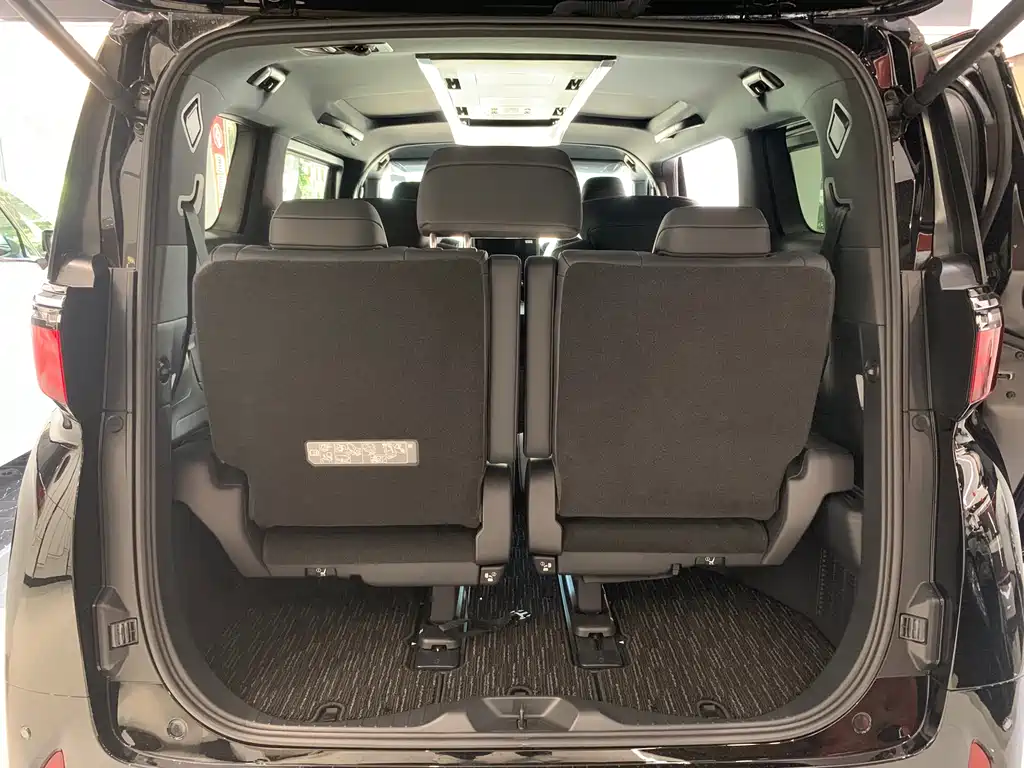 Toyota Alphard 2025 — фото 11