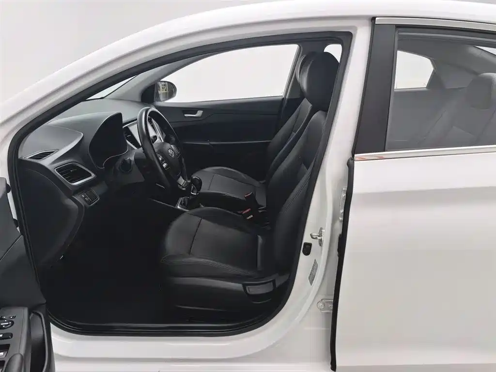 Hyundai Verna 2017 — фото 10