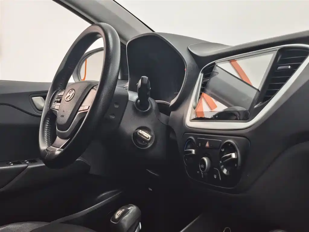 Hyundai Verna 2017 — фото 22