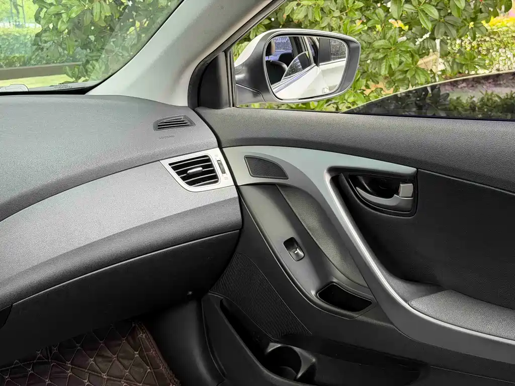 Hyundai Elantra Langdong 2016 — фото 10