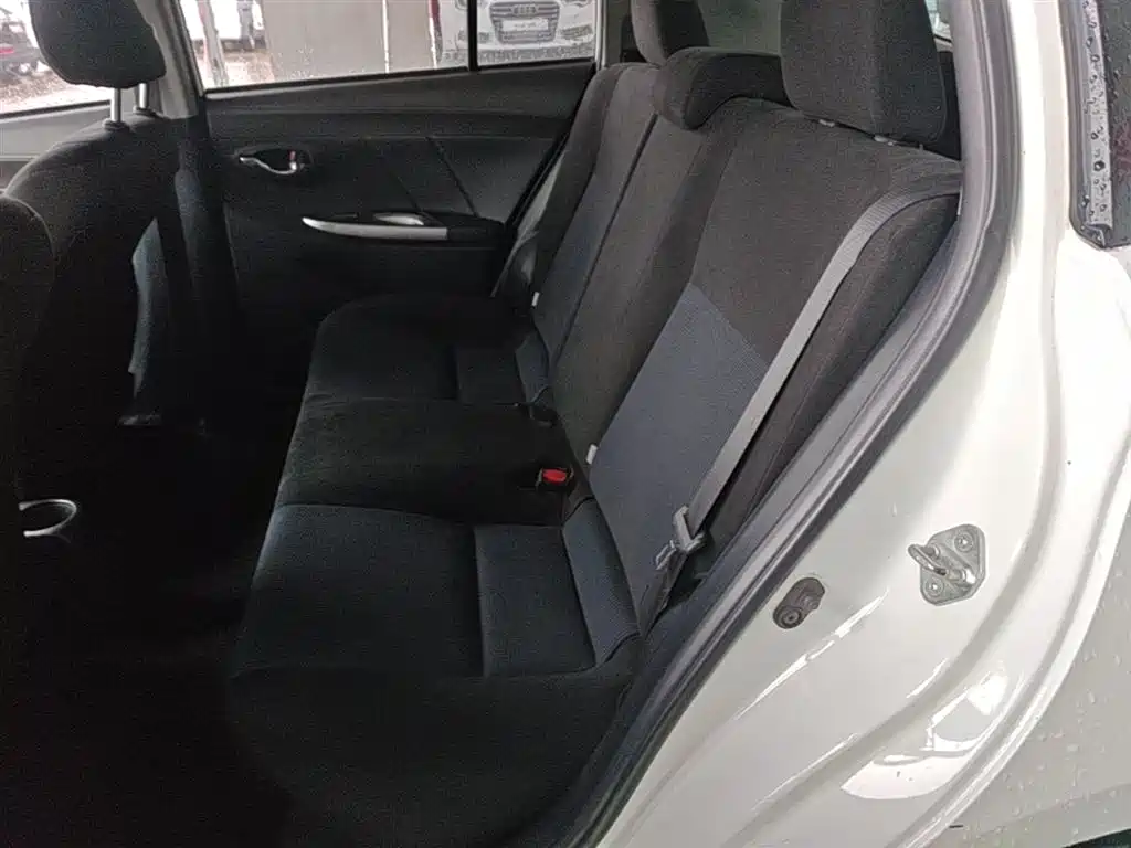 Toyota Yaris L 2015 — фото 17