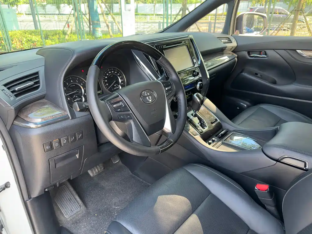 Toyota Alphard 2018 — фото 9