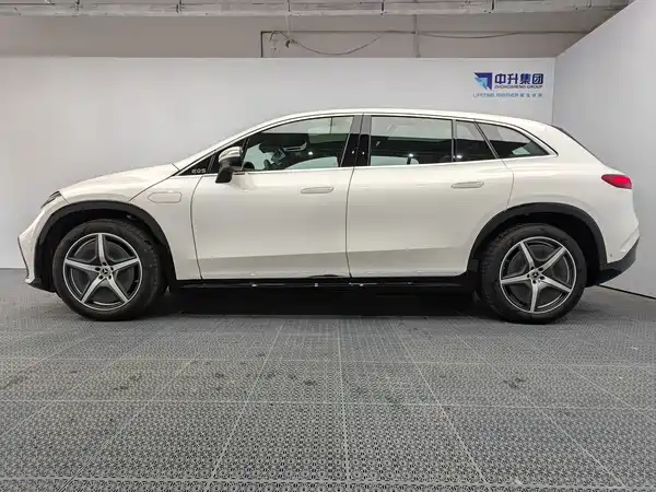 Mercedes-Benz EQS SUV 2023