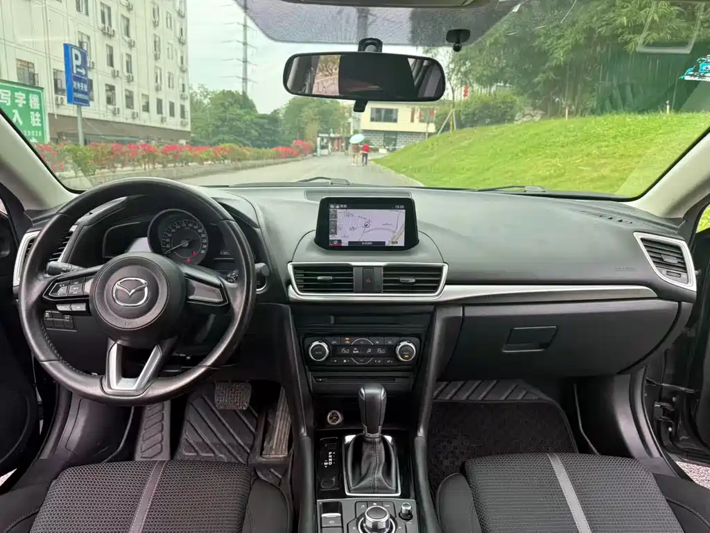 Mazda 3 Axela 2018 — фото 6