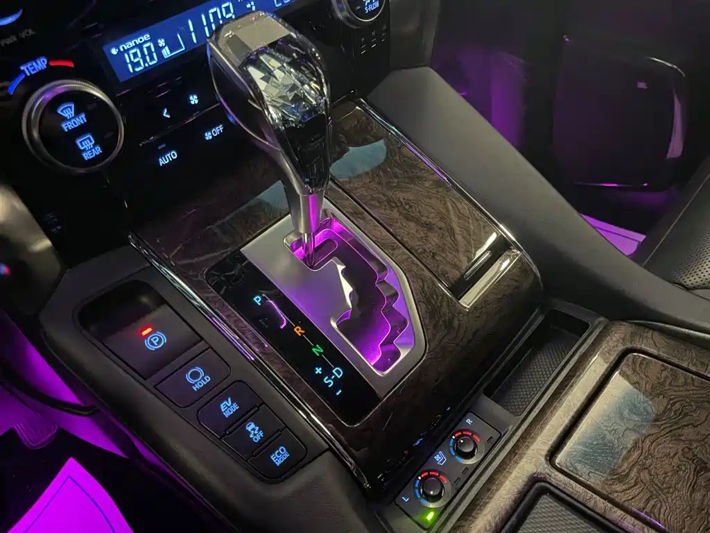 Toyota Alphard 2021 — фото 22