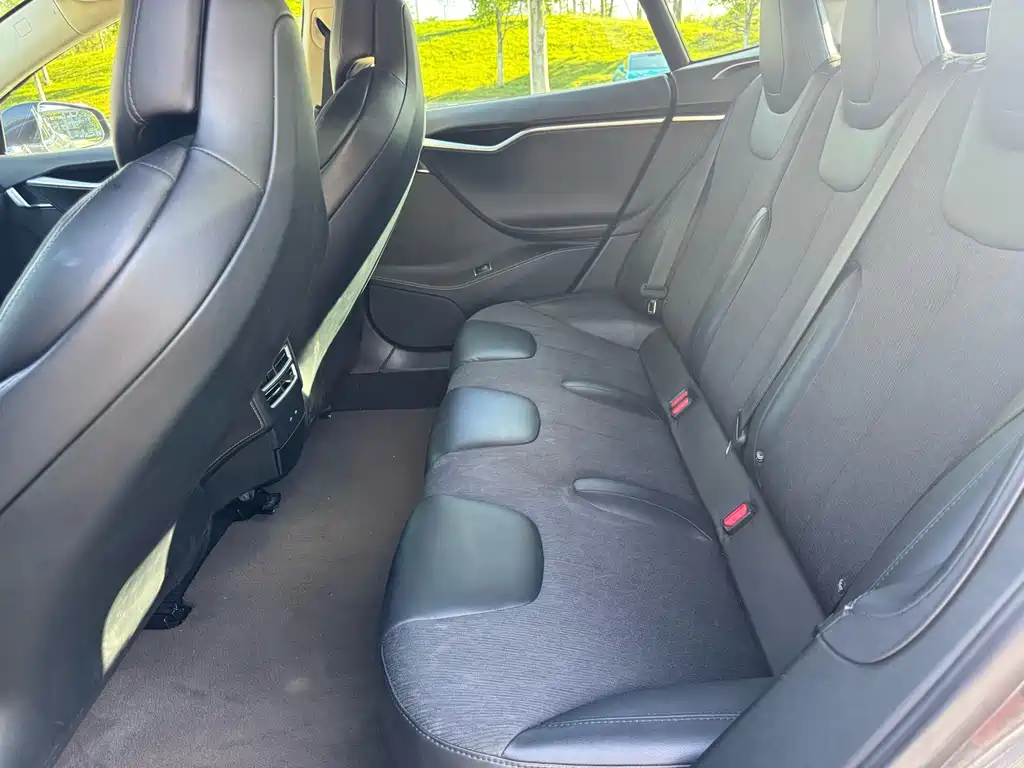 Tesla Model S 2017 — фото 12