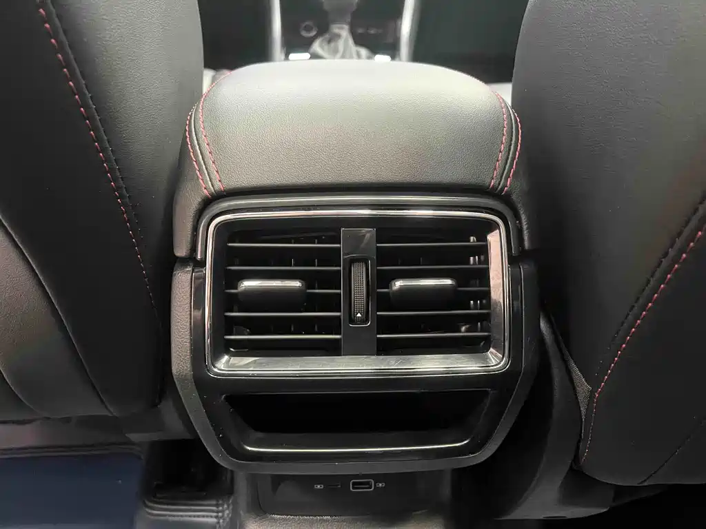 Skoda Karoq 2023 — фото 11