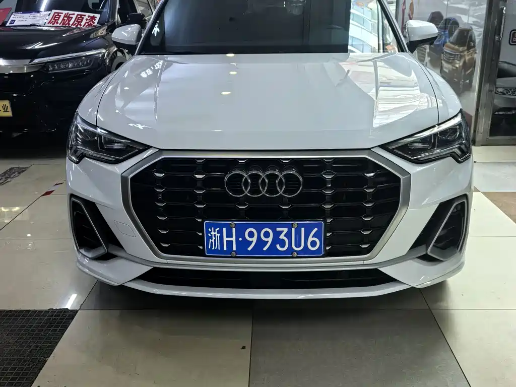 Audi Q3 2022 — фото 1